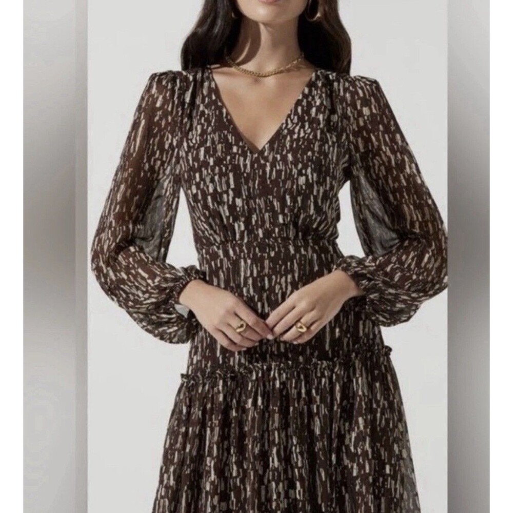 ASTR The Label Midi Dress M Brown Abstract Print Long Sleeve Tiered Chiffon Boho
